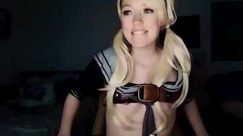 Preview 2 of Riya Lmom Sun Sex - Petite d&eacute_guis&eacute_ en &eacute_coli&egrave_re aime sucer des penis qui brilles