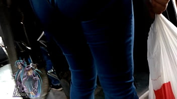Preview 1 of Durin Yo - Nalgona en el bus
