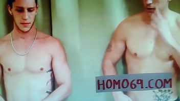 Preview 1 of German Celebrity - Maduro gay follando 2 chicos de 18 a&ntilde_os