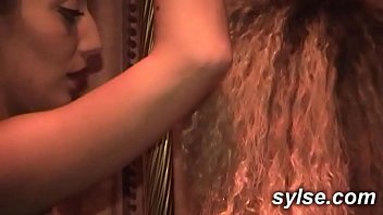 Preview 3 of Masih Girl - Milfs qui partagent partouzes et gangbangs en public