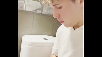 Preview 2 of Katie Roach - Twink con fimosis se masturba a escondidas en la comida familiar