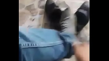 Preview 2 of Ugandan Celebrate Sex - alba&ntilde_il se saca los tenis