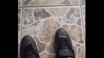 Preview 1 of Ugandan Celebrate Sex - alba&ntilde_il se saca los tenis