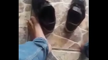 Preview 4 of Ugandan Celebrate Sex - alba&ntilde_il se saca los tenis