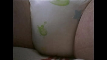 Preview 3 of Tight Panty Girl Sex - Kissar i sexy diaper del 2