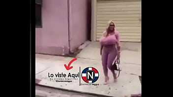 Preview 1 of Wwwcm O - Modelo super tetona modelando tremendo culo