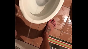 Preview 2 of Www Casting Xxxl - Pee time