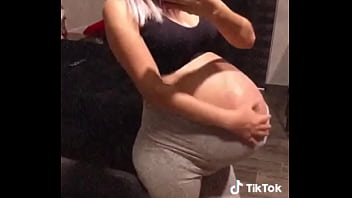Preview 2 of Reality Kings Mom Teen - Mi amiga presumiendo como la pre&ntilde_e
