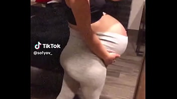 Preview 1 of Reality Kings Mom Teen - Mi amiga presumiendo como la pre&ntilde_e