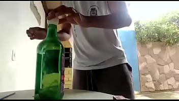 Preview 1 of Mama Ngntot - Guinego colocando at&eacute_ o ovo no buraco