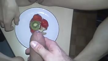 Preview 2 of Big Dick 3d - Cum fruit