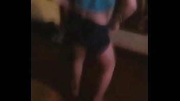Preview 1 of Isabel In Bored And Lonely Wife - Hermosa mujer bailando.