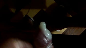 Preview 2 of Nursh Porn Sex - Enchendo camisinha