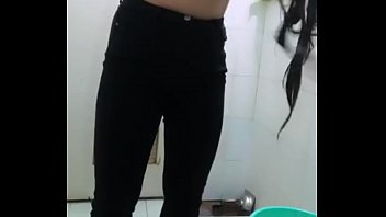 Preview 3 of Japan Xxx School Boy - Em gai show trong phong tam