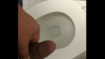 Preview 1 of Facking Video Xxx - Jalandomela en los ba&ntilde_os de la facultad