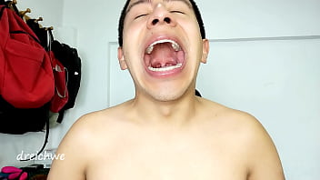 Preview 1 of Mega Squirt Gush - Salivando la toda la boca