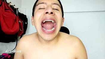 Preview 4 of Mega Squirt Gush - Salivando la toda la boca