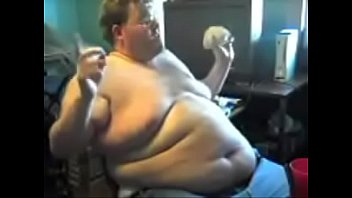 Preview 1 of Qeenqly - Gordinho gostoso comendo XXX infarto