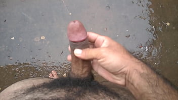 Preview 1 of Hd Family Strokes Com - Peludo de pau duro no quintal POV