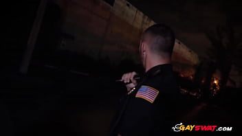 Preview 1 of Xxxvideo Mq4 - Gay officers chase down car thief and bang his asshole
