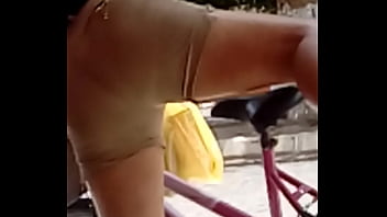 Preview 3 of Hentai Little - Safada montando uma bicicleta