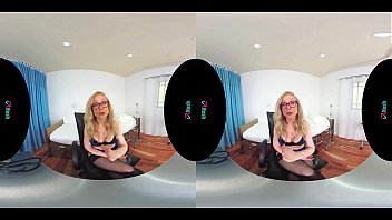 Preview 2 of Silipigxxx Hd - VRHUSH Sex lessons and JOI with mature Nina Hartley