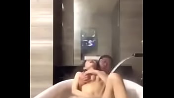 Preview 1 of Japanese Nao Massage - 和叔叔一起洗澡 露脸