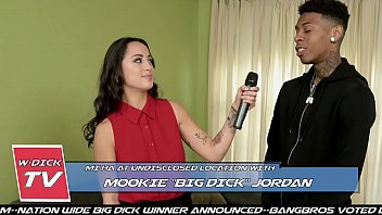 Preview 4 of Bbwxnxx 2018 Movies - BANGBROS - Asian Reporter Mi Ha Takes On Mookie&#039_s Big Black Cock