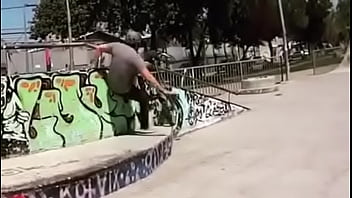 Preview 2 of Kayluh Blaine - a cacurro no se le sale el piure pero se le sale el codo