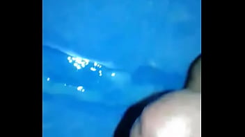 Preview 4 of Public Pick Up Gym - Novinho gozando longe na caixa de &aacute_gua