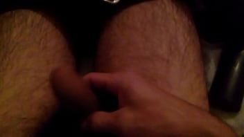 Preview 1 of Smoll Boy Big Girl Sex Photos - Haciendome la paja busco maduras que quieran coger o trio