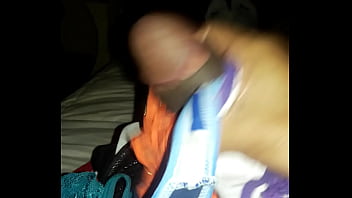 Preview 4 of Step Mom Going To Black - MASTURBANDOME CON LAS TANGAS DE VECINA