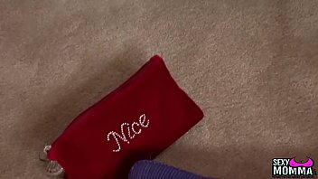 Preview 4 of Videos Reales Orgasmos - SEXYMOMMA - Busty MILF teaches scissoring to teen hottie