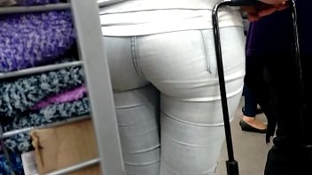 Preview 2 of Pron Xxx Beautiful Videos - Nalgona en la fila en jeans grises