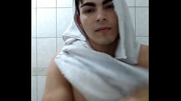 Preview 2 of Sexpron Mom - Novinho no banho