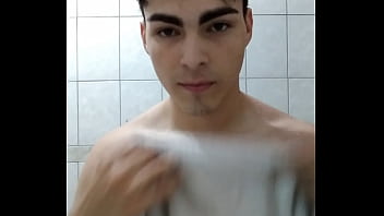 Preview 1 of Sexpron Mom - Novinho no banho