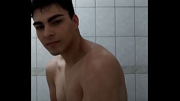 Preview 4 of Sexpron Mom - Novinho no banho