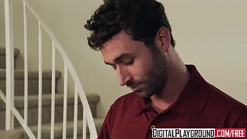 Preview 2 of Xnxx Johnny Since Va Notty - Hot blonde (Kayden Kross) fucks the pizza boy - Digital Playground