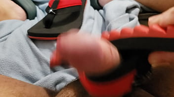 Preview 3 of Wwwbhojpuri Bf Video Six - Chinelo vermelho com leite