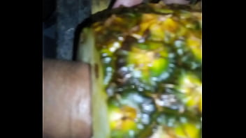 Preview 2 of 13year Girl Ke Cudme Kun Nikalna - Comendo abacaxi