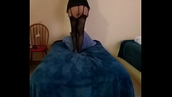 Preview 4 of Joi Seductive - En cama con medias negras