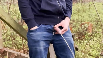 Preview 2 of Naruto M - Pissen im Wald