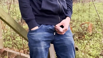 Preview 4 of Naruto M - Pissen im Wald