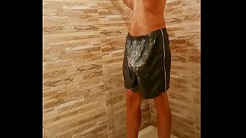 Preview 2 of Beutifull Sister And Brother - Banho de Cueca - Especial 1k