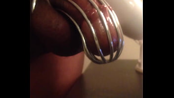 Preview 3 of Sexxing - De cinto de castidade comendo a buceta