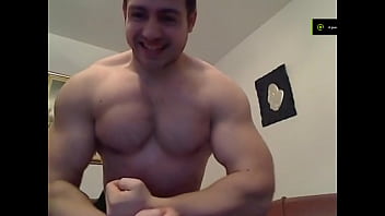 Preview 1 of Nuw Sexvideohd - Macho &quot_H&eacute_tero&quot_ Mostrando que &eacute_ Passivo na Cam
