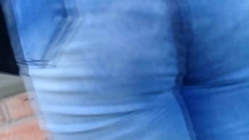 Preview 3 of Big Porn Mom Boobs - Hermoso culo en jeans
