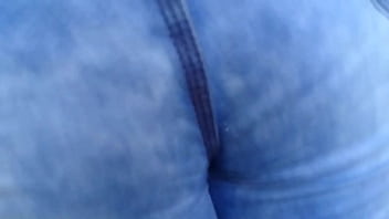 Preview 4 of Big Porn Mom Boobs - Hermoso culo en jeans