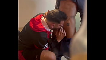 Preview 3 of Saniliony Xxx Sex Fuck Vidio - Deixei o viad0 me mamar por 100 pra ajudar a bater a meta do &iacute_food,  pra tomar o m&eacute_