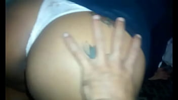 Preview 1 of Prono Massages - Comendo a saf&agrave_da na cama da Amiga